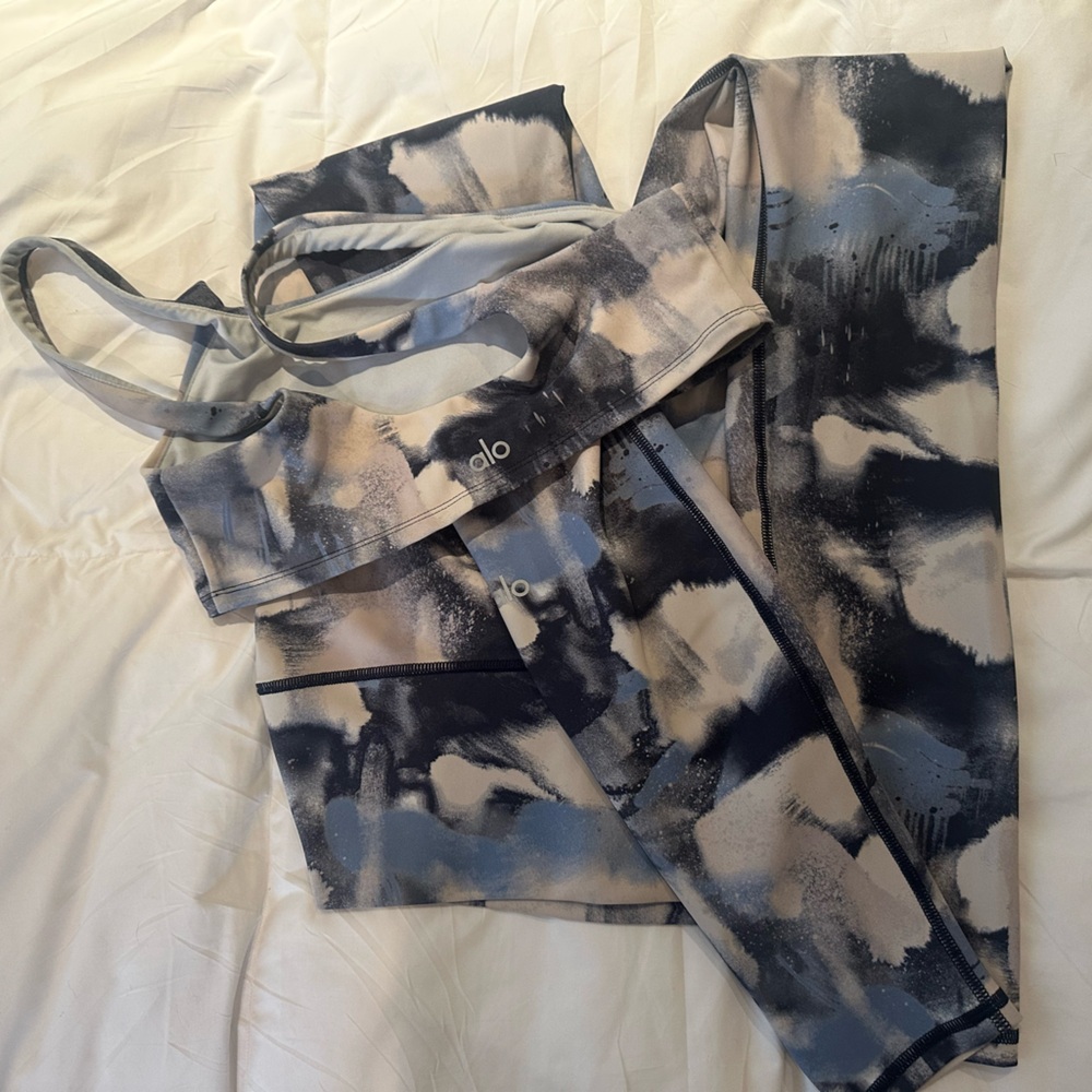 Alo Yoga Vapor High-Waist Graffiti Tie Dye Legging and Bra SET Small - Picture 10 of 11